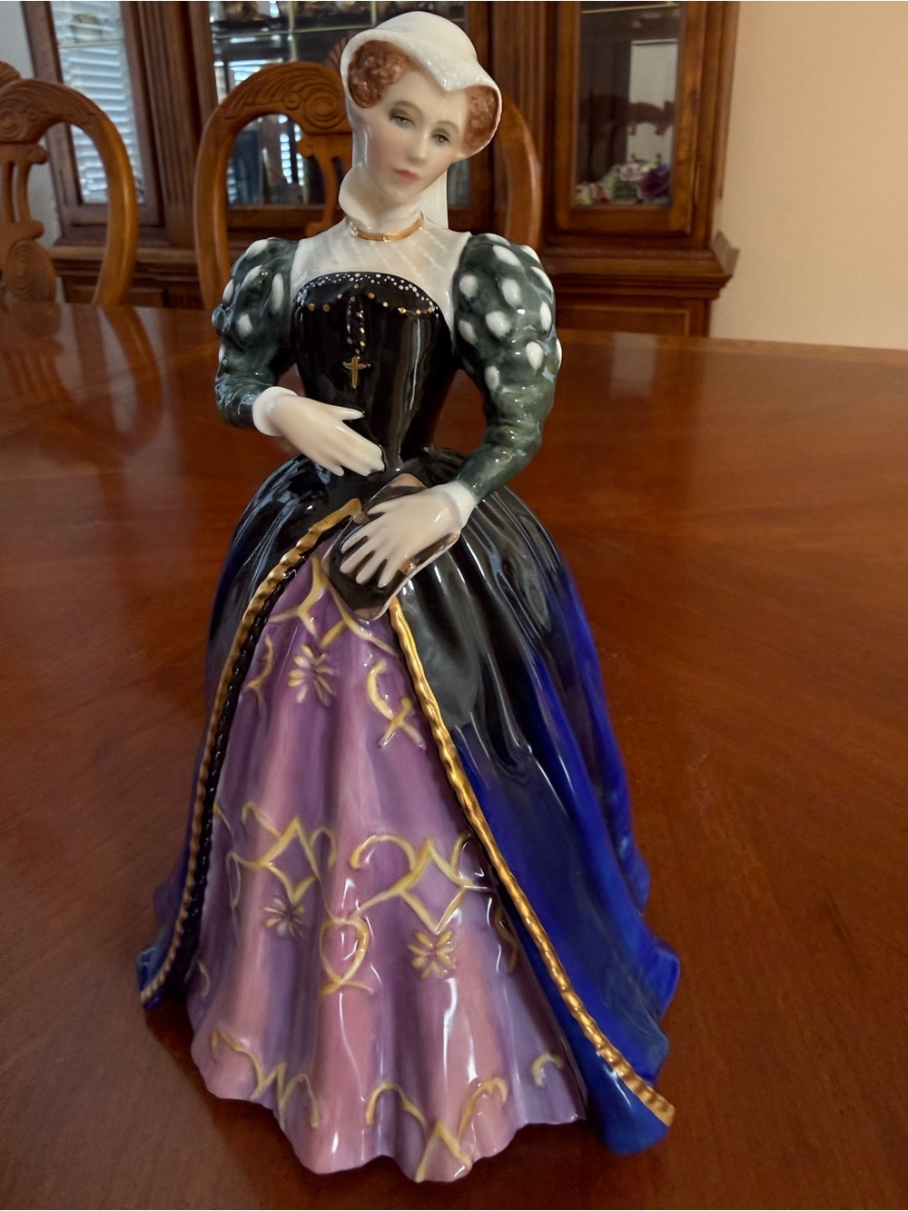 Royal Doulton “Ladies of the Realm” Mary Queen of Scots